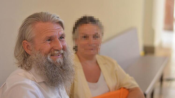 Handelten die Mutter und ihr Freund - ein angeblicher Sekten-Guru aus Lonnerstadt - aus religiösen Motiven? Der Prozess in Nürnberg soll das klären. Foto: Nikolas Pelke