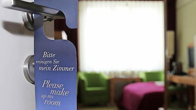 Sich einfach ins gemachte Bett legen k&ouml;nnen: Daf&uuml;r sorgen in Bayern tausende Besch&auml;ftigte im Gastgewerbe. Auch sie sollen von steigenden Ums&auml;tzen in der Branche profitieren, fordert die Gewerkschaft. Foto: NGG