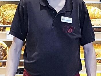 In der Bäckerei hat Michael Reinhardt seinen Wunsch-Arbeitsplatz gefunden. Er genießt den Kontakt zu den Kunden und versteht sich prima mit den Kollegen. Foto: privat