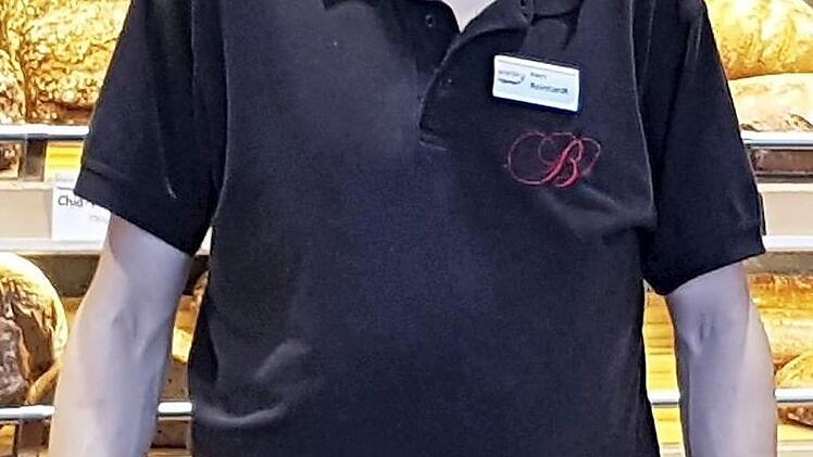 In der Bäckerei hat Michael Reinhardt seinen Wunsch-Arbeitsplatz gefunden. Er genießt den Kontakt zu den Kunden und versteht sich prima mit den Kollegen. Foto: privat