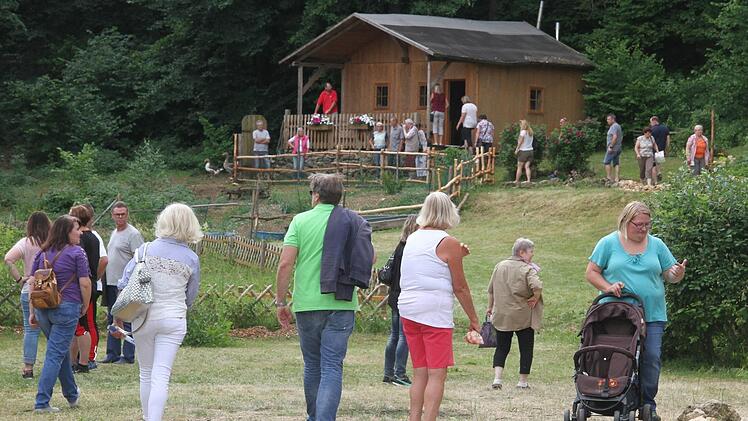 Der Garten der Familie Jost am Hadelberg ist mit 6000 Quadratmetern Fläche ...