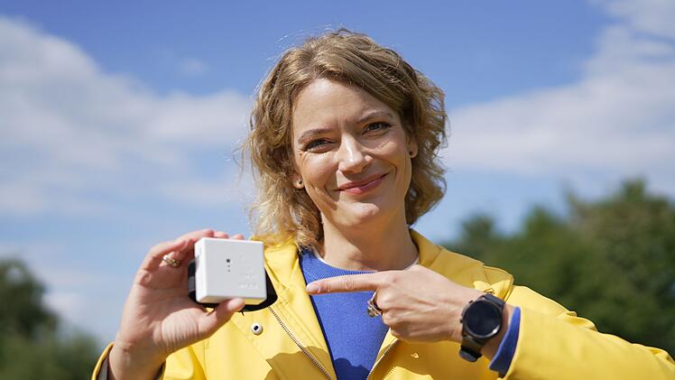 Die Wissenschaftsjournalistin Lena Ganschow untersucht mit Hilfe einer neuartigen Sensorbox, welchen Einfluss das Wetter auf ihre Gesundheit hat.