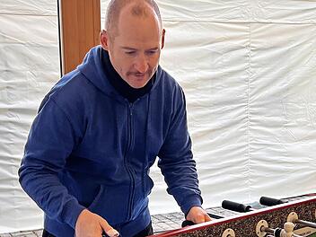 Kickerprofi Andreas Schmittner stand f&uuml;r Matches an den hauseigenen Kickern zur Verf&uuml;gung.