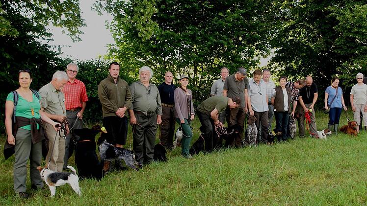 Die Prüfung für Jagdhunde absolvierten diese Jäger und Waidleute. Foto: Günther Geiling