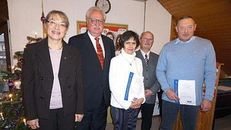Bei den Ehrungen (von links): Zweite Bürgermeisterin Renate Schroff, Kreisvorsitzender Karl-Heinz Bauer, Rita Matzke, Vorsitzender Helmut Winkelmann und Fritz Biermann Foto: Richard Sänger