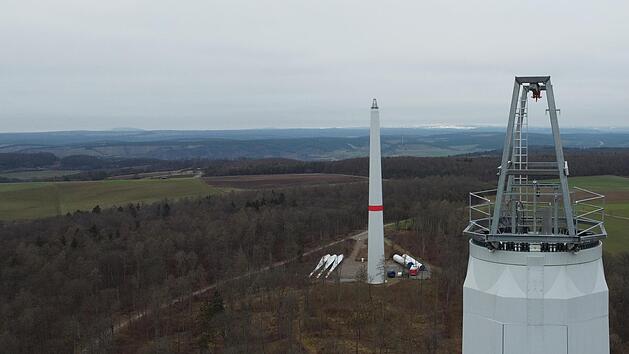 In 70 Metern H&ouml;he geht es beim Bau der Windr&auml;der zun&auml;chst nicht weiter.