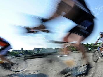 Kreis Ansbach: Rennradfahrer nach schwerem Unfall in Lebensgefahr
