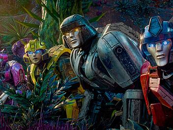 "Transformers One" erz&auml;hlt die Geschichte von D-16 (dritter von links) und Orion Pax (rechts), die sp&auml;ter als Megatron und Optimus Prime bekannt werden.