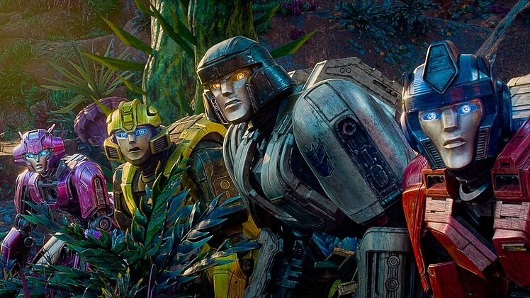 "Transformers One" erz&auml;hlt die Geschichte von D-16 (dritter von links) und Orion Pax (rechts), die sp&auml;ter als Megatron und Optimus Prime bekannt werden.
