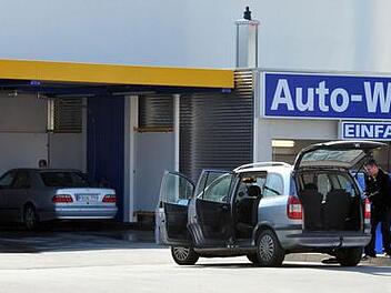 Machen Sie Ihr Fahrzeug jetzt frühlingsfit - in der neuen Autotextilwaschstraße in der Bamberger Straße 83.