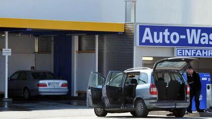 Machen Sie Ihr Fahrzeug jetzt frühlingsfit - in der neuen Autotextilwaschstraße in der Bamberger Straße 83.