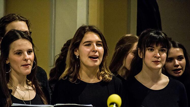 Impressionen vom weihnachtlichen Konzert des Gymnasiums Albertinum in der Coburger MorizkircheFoto: Jochen Berger