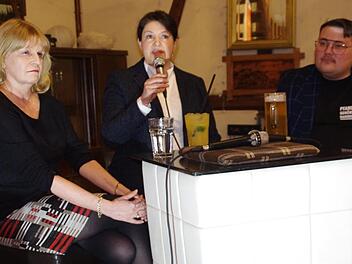 Die drei Kandidaten an der Wähl-Bar (v. l.): Sabine Gross, Angela Hofmann und Johannes Vogt. Foto: Marco Meißner