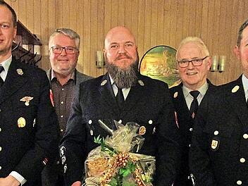 Dankesworte gab es bei der Feuerwehr Markschorgast. Unser Bild zeigt (von links) Sebastian Walter, Bürgermeister Marc Benker, Ingo Spiske, Feuerwehrvorsitzender Hans Tischhöfer und Kommandant Jürgen Gampert.