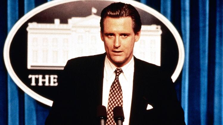 Wie man sich einen US-Präsidenten wünscht: Thomas J. Whitmore (Bill Pullman) setzt sich selbst ins Cockpit eines Kampfjets, um sich in die "größte Luftschlacht der Menschheit" zu stürzen.