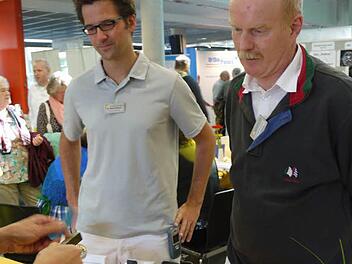 Oberarzt Malte Killisch (l.) und Uwe Lehmann gaben gerne Auskunft. Foto: Pauline Lindner