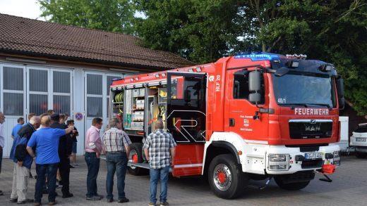 Vorstellung des neuen HLF 20 der Freiwilligen Feuerwehr Schondra; Foto: Horst Conze