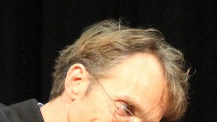 Ferenc Kölcze an der Violine spielt am Samstag Violoncello im Lola Montez-Saal. Foto: Wolfgang Reichelt