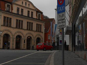 Taxi-Unternehmer warnen vor einer Existenzkrise. Schon jetzt bleiben Taxistände in Kulmbach manchmal leer. Foto: Katrin Geyer