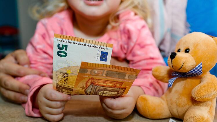 Brauchen Kinder Taschengeld? Buchautorin Nora Imlau legte zuletzt auf Twitter dar, warum sie ihren Kindern kein Taschengeld gibt - und befeuerte damit eine alte Diskussion um den Sinn von Taschengeld neu. Symbolbild: Matthias Hoch