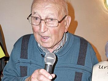 Humorvoll erz&auml;hlte der 94-j&auml;hrige Valentin Biermann von seiner kurzen Fu&szlig;ballkarriere.