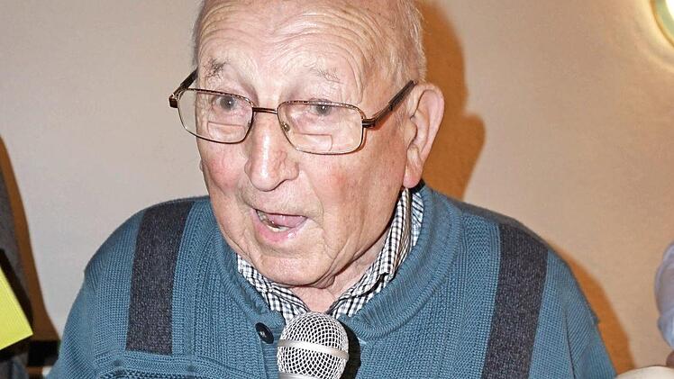 Humorvoll erz&auml;hlte der 94-j&auml;hrige Valentin Biermann von seiner kurzen Fu&szlig;ballkarriere.