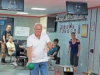 Die Teilnehmer zeigten bei verschiedenen Spielvarianten, was sie auf der Kegelbahn draufhaben.