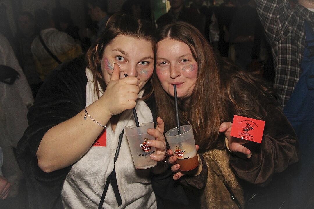 Super Stimmung beim Meeder Zeltfasching 2025!