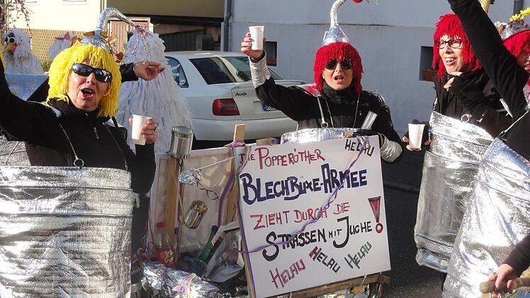 Viel los war beim Faschingszug in Poppenroth. Foto: Wolfgang Wimmel