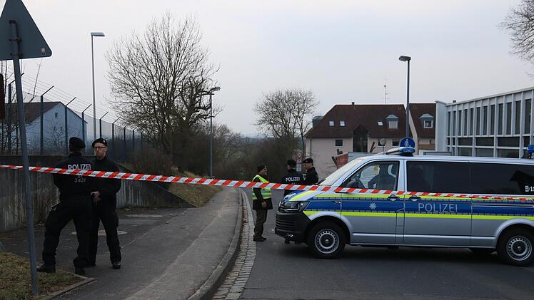 Chemie-Alarm in Schweinfurt: Die Polizei räumt dort aktuell mehrere Wohnungen. Foto: NEWS5 / Merzbach