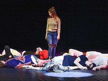 Der Spielclub Jugend des E.T.A.-Hoffmann-Theaters inszenierte das Stück "Liebe ist ...". Foto: p