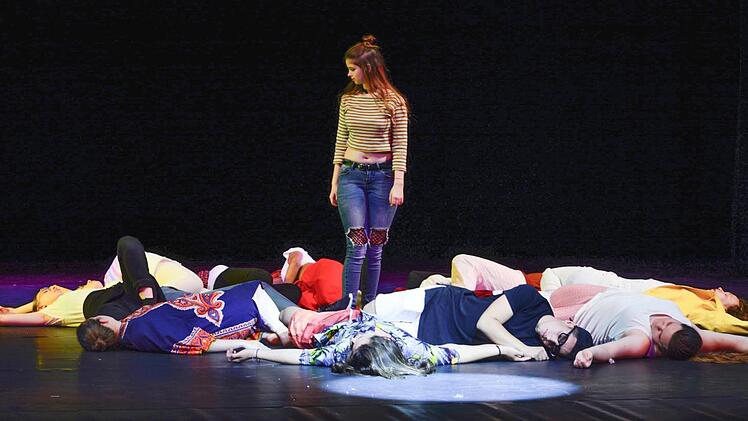 Der Spielclub Jugend des E.T.A.-Hoffmann-Theaters inszenierte das Stück "Liebe ist ...". Foto: p