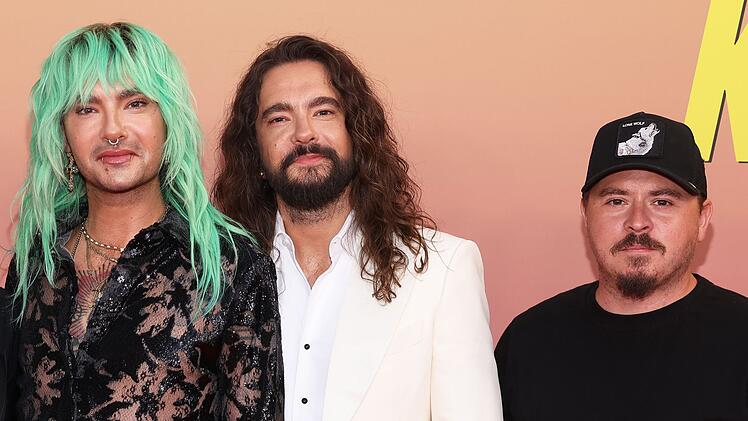 Tokio-Hotel-Schlagzeuger Gustav Sch&auml;fer (rechts) nimmt derzeit am RTL-Tanzwettbewerb "Let's Dance" teil. Seine Bandkollegen Bill (links) und Tom Kaulitz verfolgen die Sendung nicht.