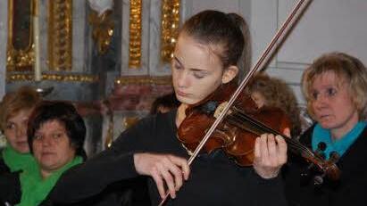 Andächtige Stille in der Kirche, als Samira Spiegel ihr Adagio spielte.