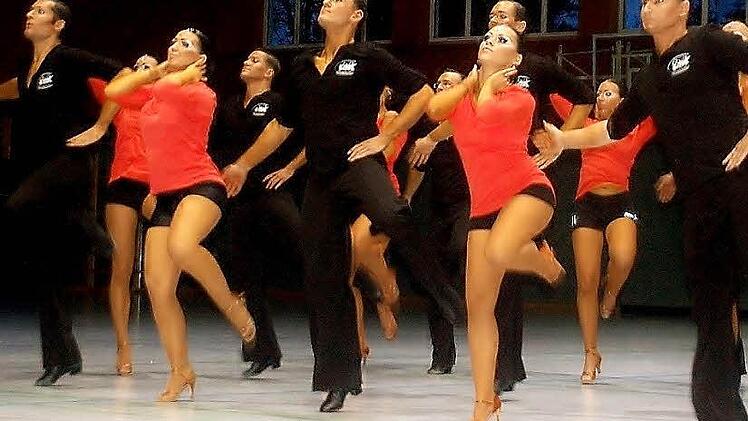 In der Dreifachturnhalle der Pestalozzischule zeigte die Lateinformation bei der Generalprobe die ganze Palette ihres Könnens.