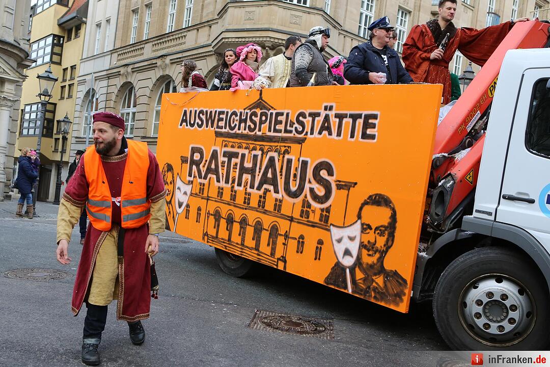 Gaudiwurm: Narren feiern in Coburg