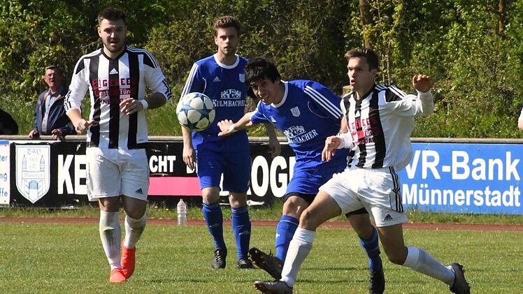 Zumindest in dieser Szene spielte der TSV Münnerstadt gegen den FSV Krum mit Köpfchen, in Person von Fuaad Kheder. Foto: Hopf