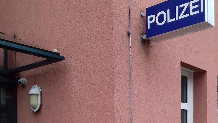 Der Hase wartete schon bei der Kulmbacher Polizei auf seine Abholung. Foto Markt Mainleus