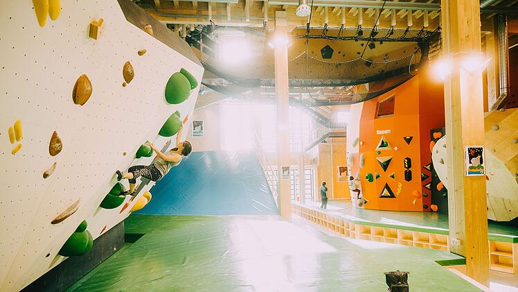 Bubenreuth: Neue Boulderhalle "Frankenjura" hat geöffnet - "größter Holzbau Deutschlands"