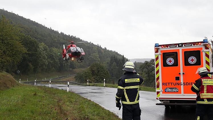 Schneeberg: Transporter kracht in Lkw - 52-J&auml;hriger bei Unfall schwer verletzt