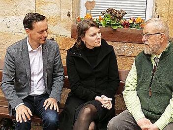 Im Patersberg-Cafe kamen MdB Emmi Zeulner (CSU) und Ernst Gödl (ÖVP) auch mit dem dortigen Mitinhaber Siegbert Unger ins Gespräch.