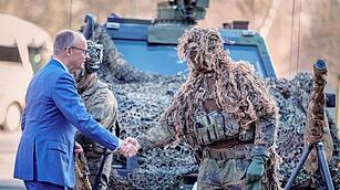 Verleihung des Fahnenbandes an das Wachbataillon