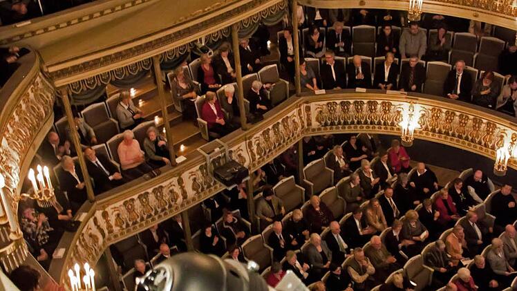 Blick in den Zuschauerraum des Landestheaters
