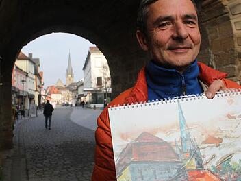 Original (im Hintergrund) und Kalenderbild: Martin Ludwig verfügt über eine interessante Maltechnik und ein Verständnis für indirektes Marketing.  Foto: Markus Häggberg