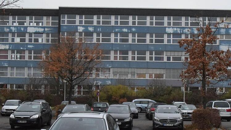 Die Mehrheiten im Bamberger Finanzsenat waren klar, dennoch tauchten umbequeme Fragen auf: Fast sechs Millionen Euro steckt Bamberg in die Sanierung seiner Schulen, die Graf-Stauffenberg-Schule ist nicht dabei. Foto: Ronald Rinklef