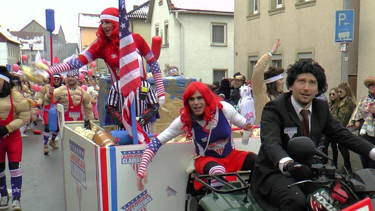 Als "American Gladiators" waren die Spieler der Zweiten  Mannschaft des FC Sand verkleidet.