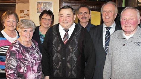 Der gewählte Vorstand mit Kreisvorsitzendem Heinz Wittmann (2. v. r.) mit (von links) Vorstandsmitglied Isolde Wiedmut, den Frauenbeauftragten Georgine Lutter und Gerda Emberger, Zweitem Vorsitzenden Roland Braun, Schriftführer Reinhard Lutter und Vorstandsmitglied Alfred Klemenz Foto: Roland Dietz