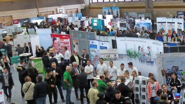 Fast 100 Aussteller werben bei der Ausbildungsbörse am Samstag um Nachwuchs. Foto: Landratsamt (Archiv)