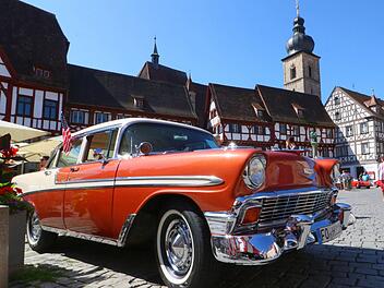 Der Gentlemen's Cars Club lud zum Oldtimertreffen auf den Forchheimer Rathausplatz.  Josef Hofbauer
