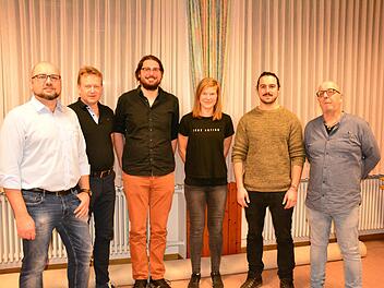 Der Vorstand des Heimatvereins wurde bei der Neuwahl verj&uuml;ngt (von links):  Vorsitzender Peter Brust, Stellvertreter Uwe B&uuml;ttner, Beisitzer Marcel M&uuml;ller, Franziska Thomas, Stefan Hofmann und Kassier Gerhard Schmitt. Auf dem Bild fehlt entschuldigt Reinhold Reiher. Foto: Arthur Stollberger